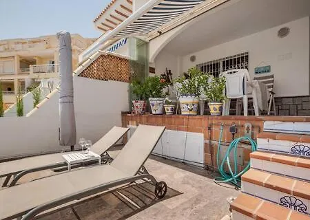 Terraced House By The בית נופש