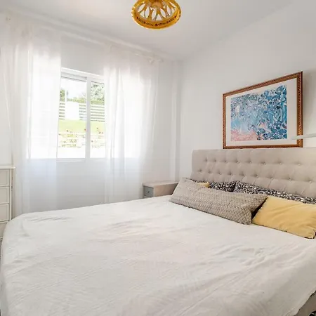 Terraced House By The Hébergement de vacances