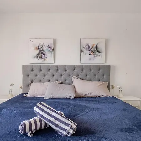 Terraced House By The Holiday home *